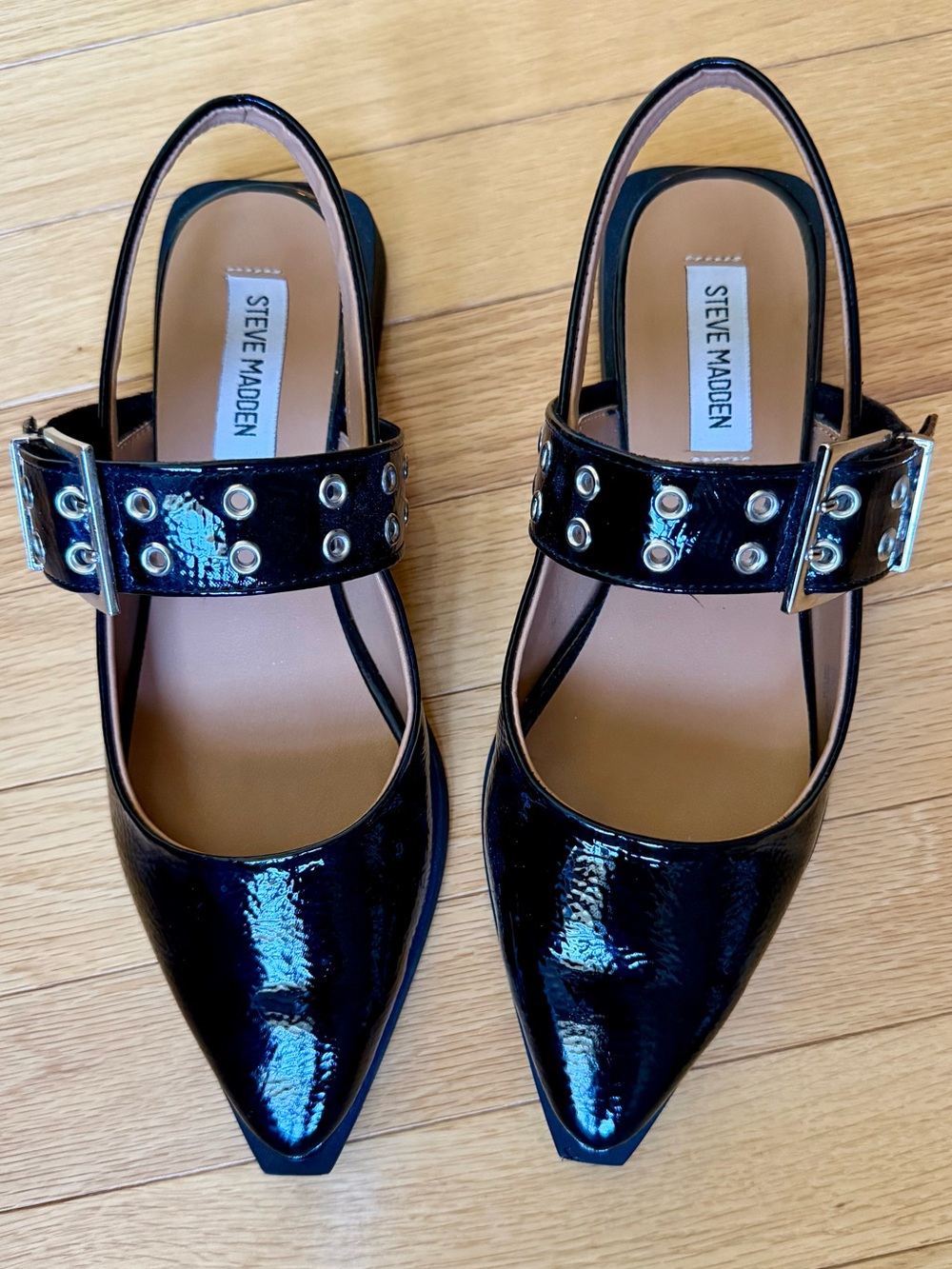 Steve Madden Graya Flats. Black Patent Pointed-Toe Slingback Flats